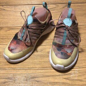 Inkkas slip on women sneakers, size 9